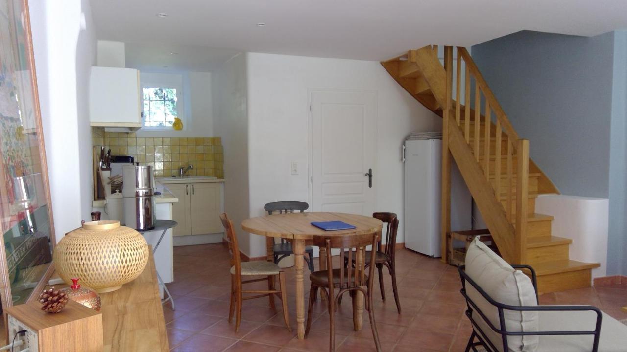 Sous Le Figuier... Apartment Buisson Bagian luar foto