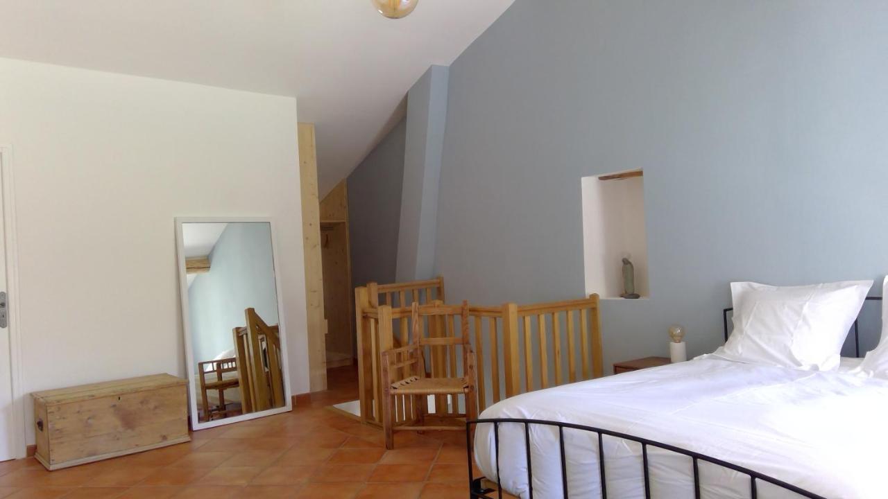 Sous Le Figuier... Apartment Buisson Bagian luar foto
